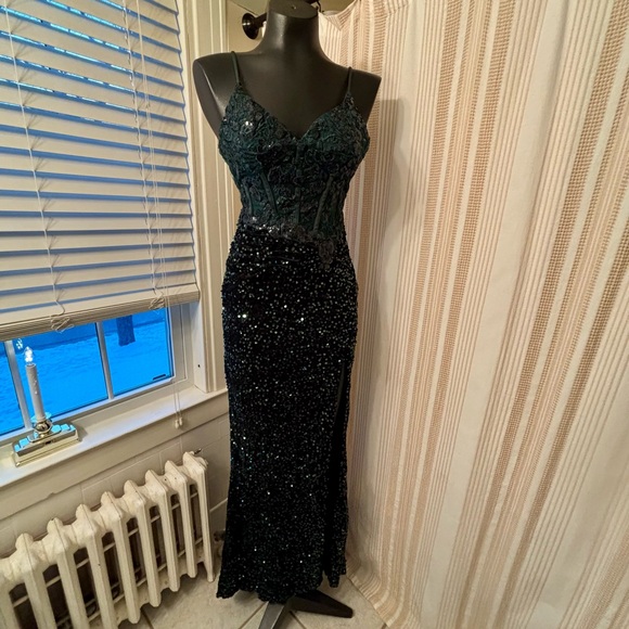 Elegant Dark Green Sparkly Sequin Evening Gown - Picture 3 of 8